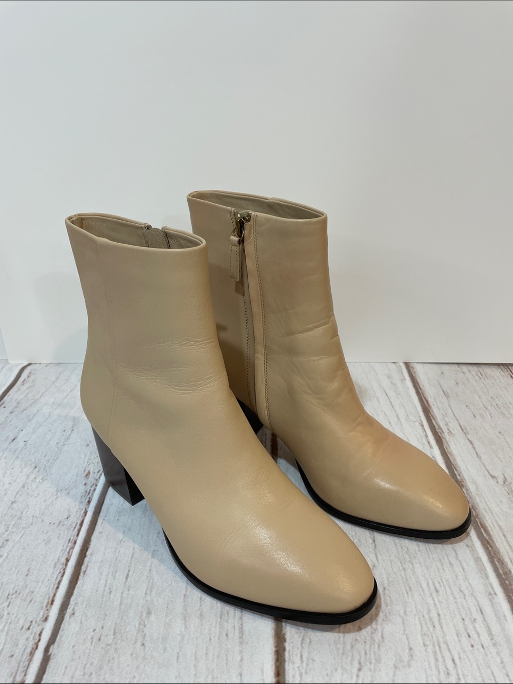J Crew Women’s 9.5 Tan Leather Ankle Boots Classic Zip Closure BA566